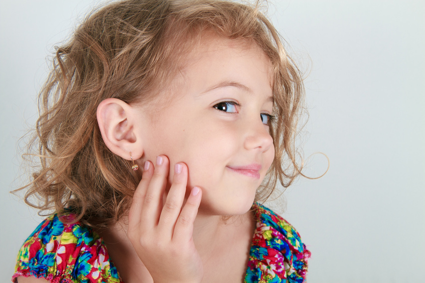 Серёжки для маленьких девочек — как выбрать детские серьги? 