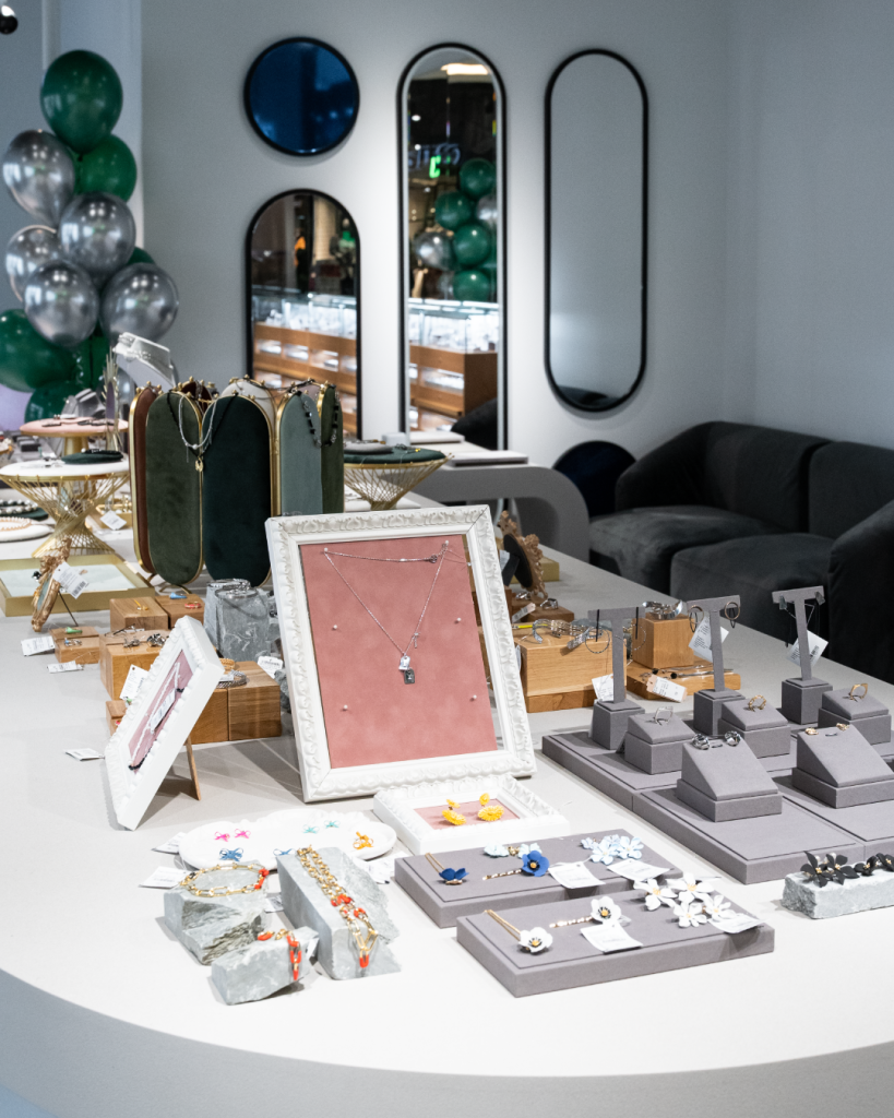 Какие украшения есть в Славия нового формата